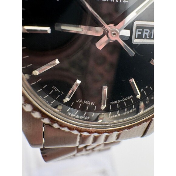 Vintage Seiko Quartz 7N83-0041 - Black Sunburst Dial main image 6